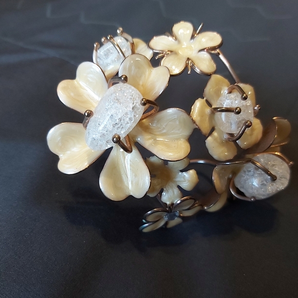 Beautiful Statement Bracelet - Picture 2 of 5